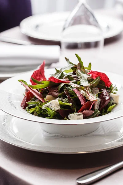 Salat mit Roter Bete und Rucola — Stockfoto