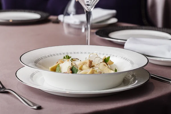 Wonton Soup in bowl — Stock Image Wonton Soup in bowl Stock Picture