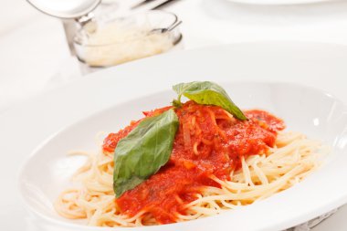 lezzetli makarna sosu ile