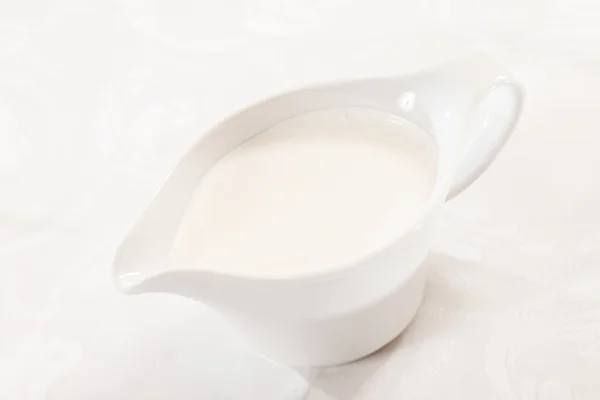 Λευκή κρέμα σε πιάτο — Φωτογραφία Αρχείου