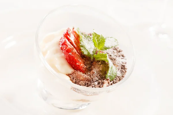 Tasty Tiramisu with strawberries — Stock Photo, Image