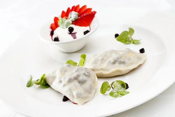 Blueberry dumplings with sauce — Stock Photo, Image