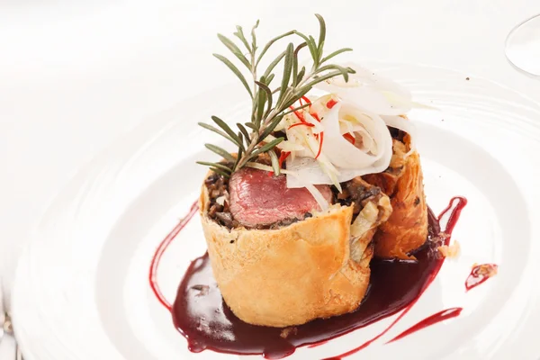 Wellington Filet mit Kräutern — Stockfoto