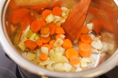 Pan kavrulmuş sebze