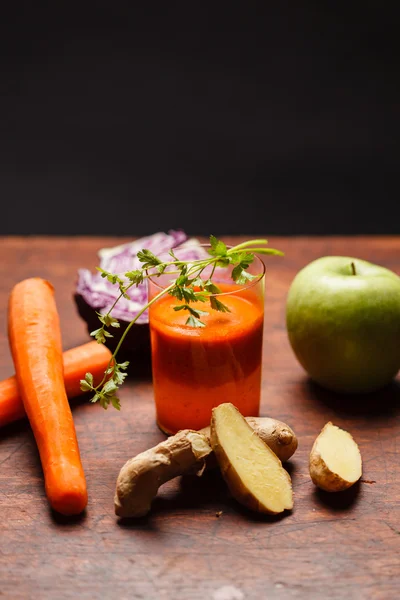 Vetro di frullato di carota sano — Foto Stock