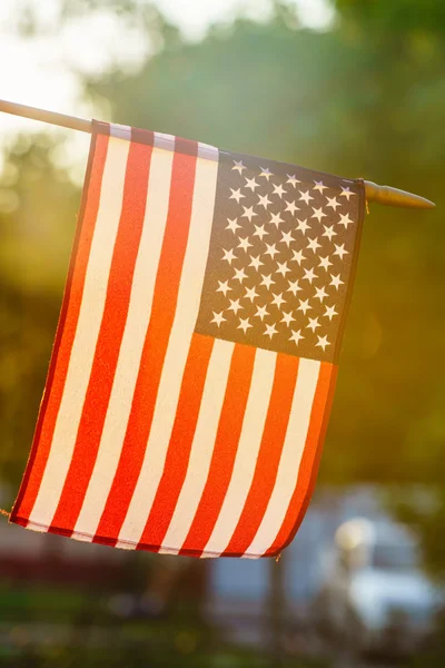 Amerikanische Flagge bei sonnigem Wetter im Freien — Stockfoto