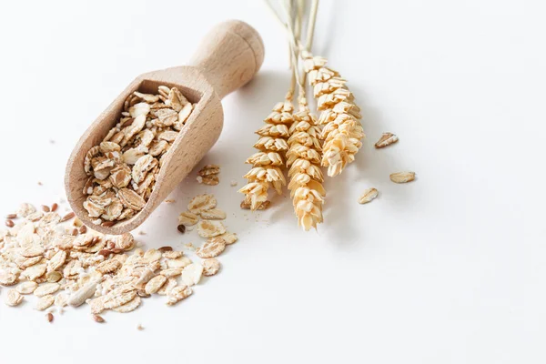 Copos de trigo y copos de avena — Foto de Stock