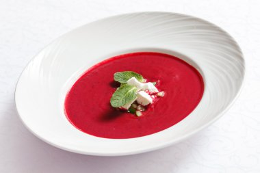 Pancar ve domates çorbası