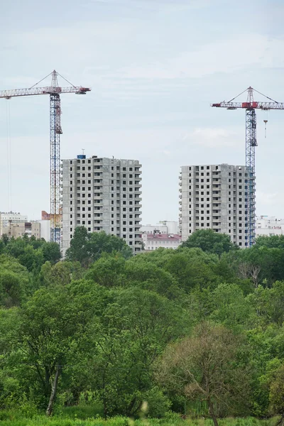 Guindaste de torre no canteiro de obras — Fotografia de Stock