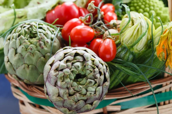 Fresh vegetables on table — Stock Photo, Image