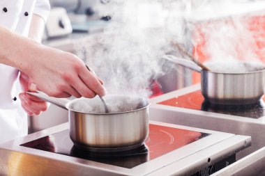 Chef iş yerinizde lokanta mutfağı