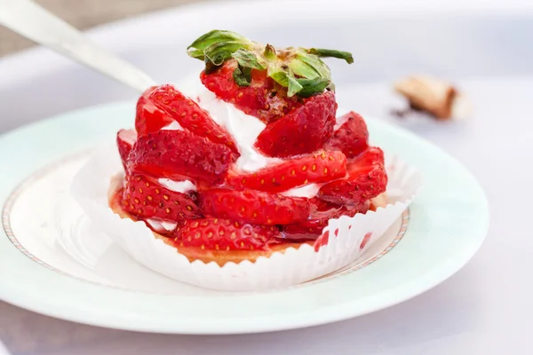 Tasty sweet strawberry dessert — Stock Photo, Image