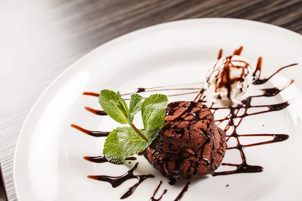 Dessert al cioccolato con gelato — Foto Stock