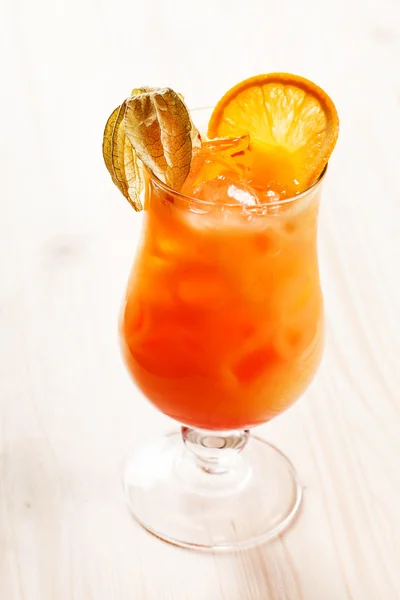 Świeży pomarańczowy koktajl — Zdjęcie stockowe