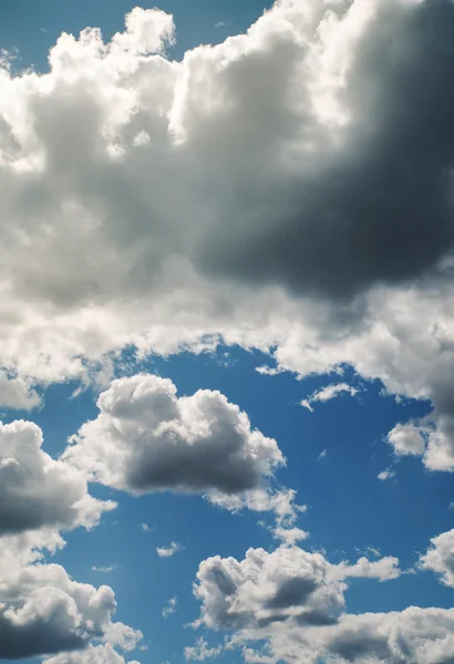 Bel cielo blu con nuvole — Foto Stock