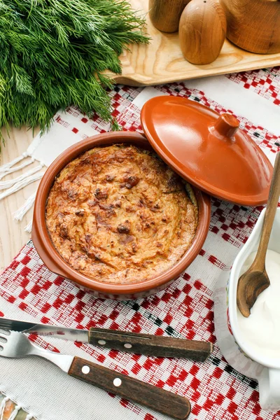 Tasty roasted potatoes with sauce — Stock Photo, Image