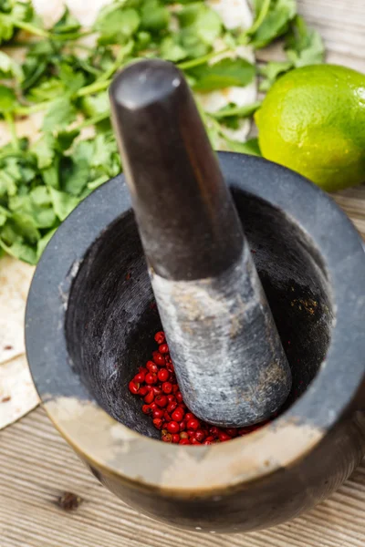 Stößel mit Pfeffer — Stockfoto