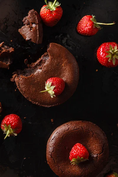Çilekli çikolatalı pasta — Stok fotoğraf
