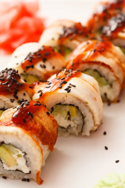 Rouleaux de sushi japonais — Photo