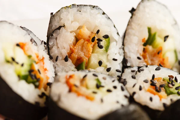 Rouleaux de sushi japonais — Photo