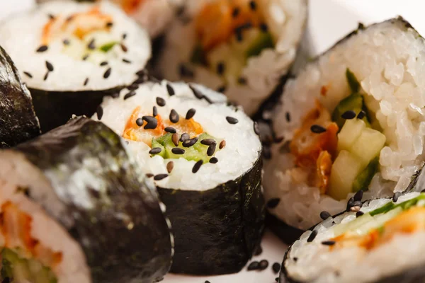 Japońskie sushi rolki — Zdjęcie stockowe