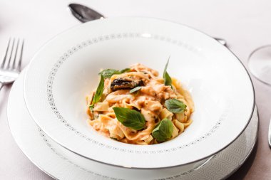 Deniz ürünleri makarna meze