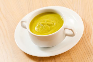 Brokoli kremalı çorba.