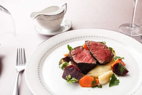 Grilled Steak with vegetables — Stock Photo, Image