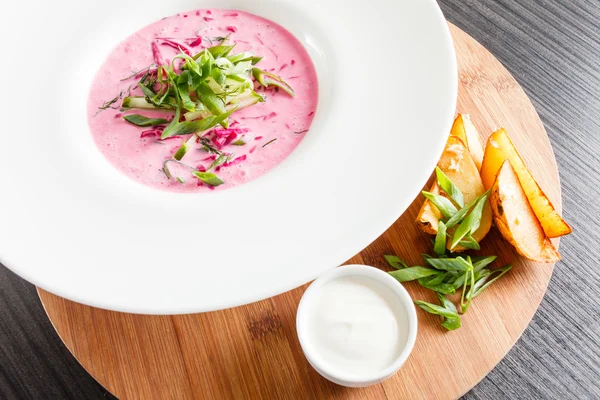 Cold borscht in plate — Stock Photo, Image