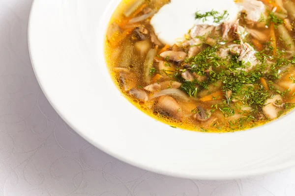 Soupe aux champignons sur assiette — Photo