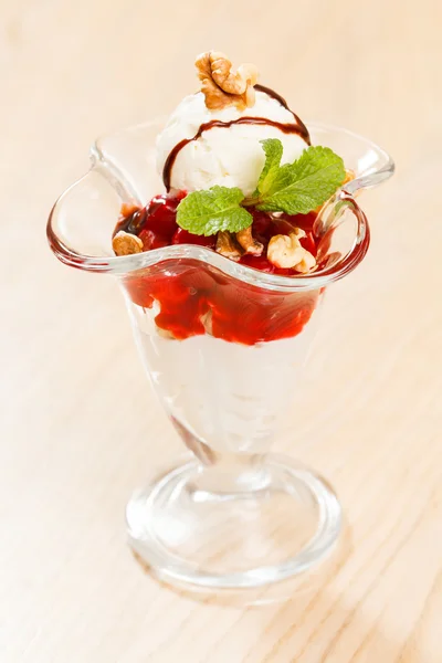 Ice cream with fruit sauce — Stock Photo, Image