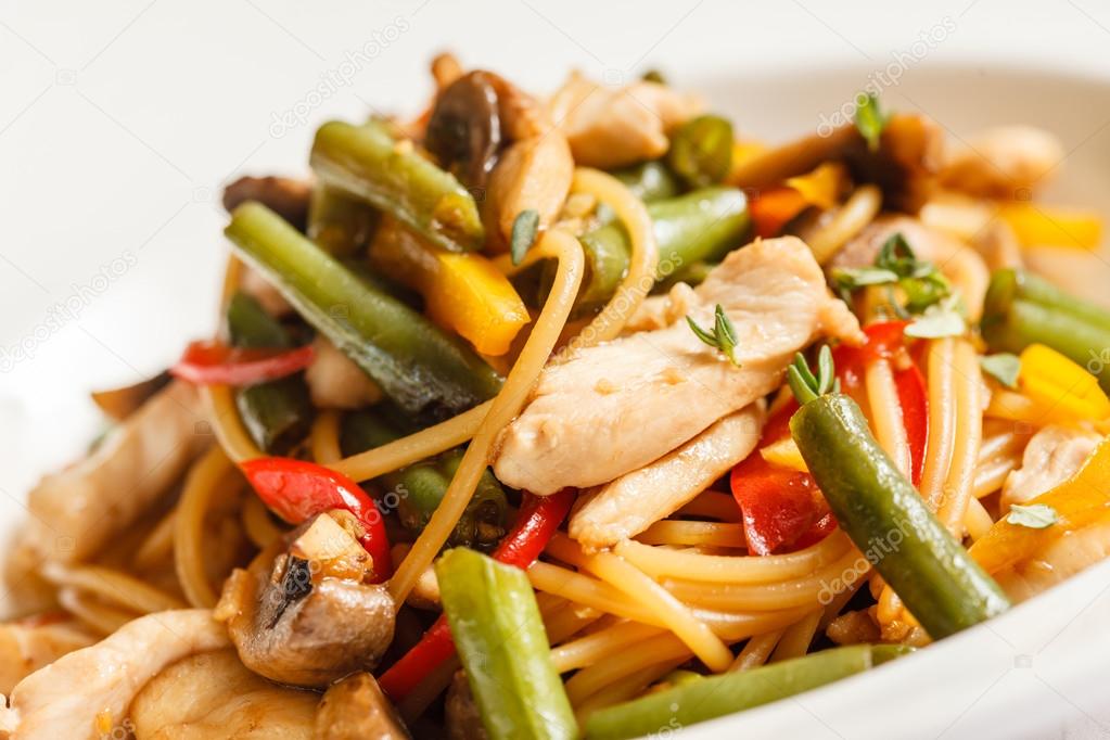 Tasty noodles with chicken