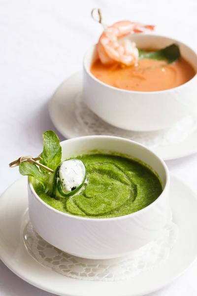 Tomaten- und Spinatcremesuppe — Stockfoto