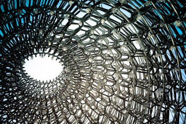 Modern binanın çatı