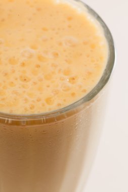 Mango smoothie beyaz