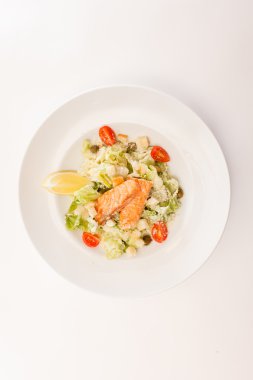 Somonlu Sezar salatası