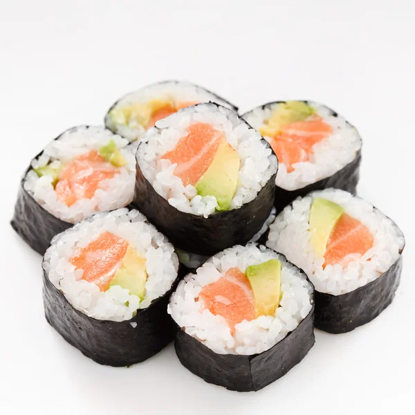 Leckeres Sushi auf Weiß — Stockfoto