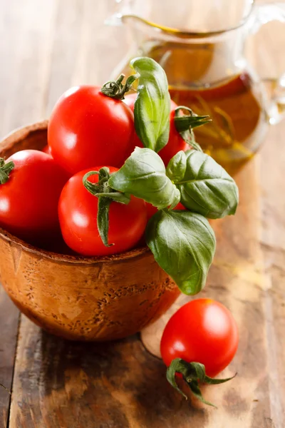 Tomatoes and basil leaves — Stock Photo, Image