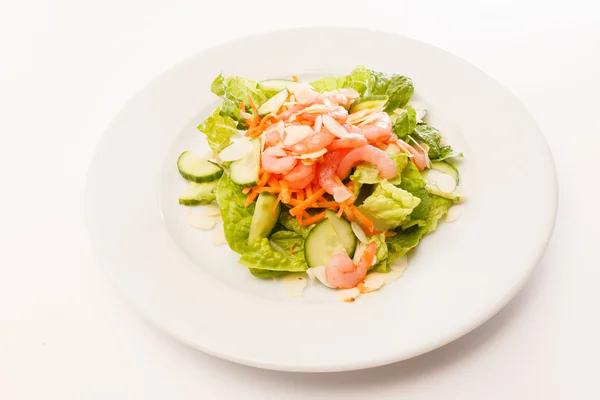 Salada deliciosa com camarões — Fotografia de Stock