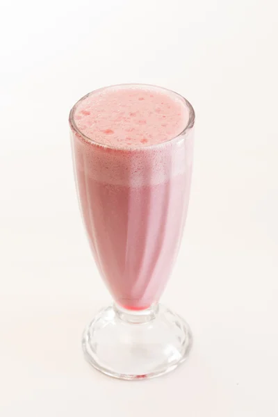 草莓牛奶鸡尾酒 — 图库照片