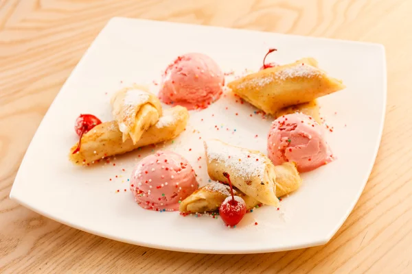 Pancakes with ice cream — Stock Photo, Image