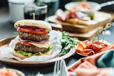 sebzeler lezzetli burger
