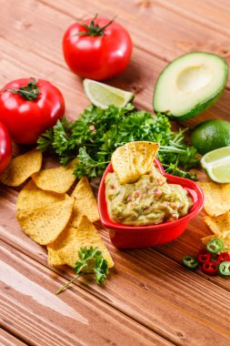 Guacamole avokado ve domates