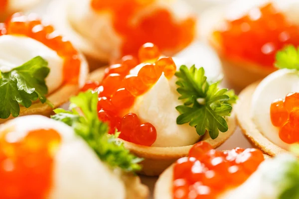 Deliciosos Canapés con caviar —  Fotos de Stock