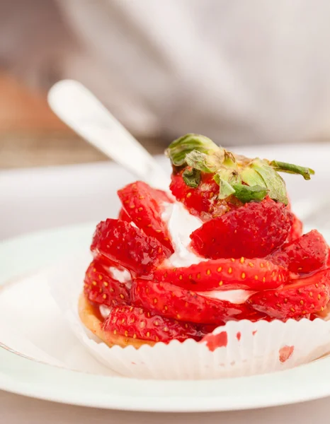 Savoureux dessert à la fraise sucrée — Photo