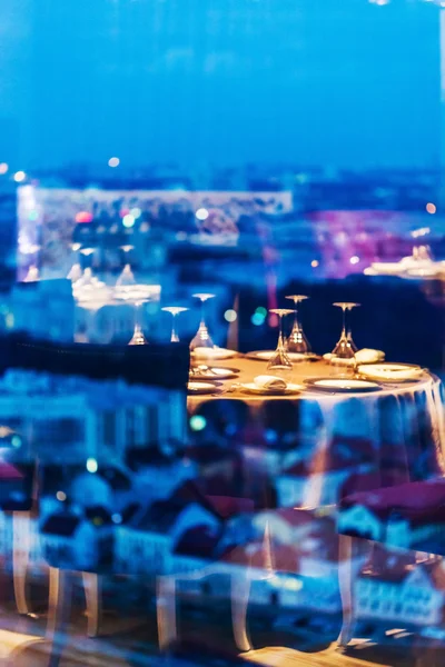 Blick von einem Restaurant auf die Stadt — Stockfoto