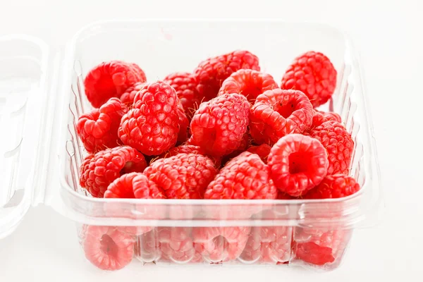 Frische rote Himbeeren — Stockfoto