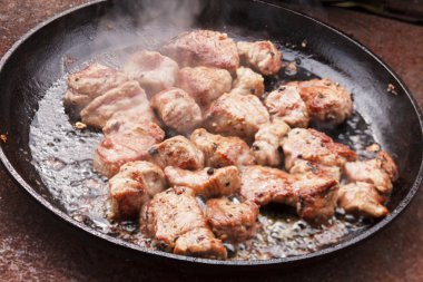 tavada kızarmış et