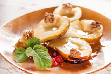 Armut tatlısı tabakta