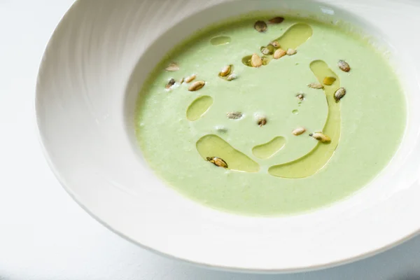 Soupe à la crème dans une assiette — Photo